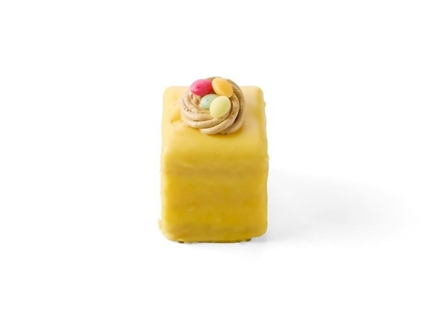 Paas petit four cake